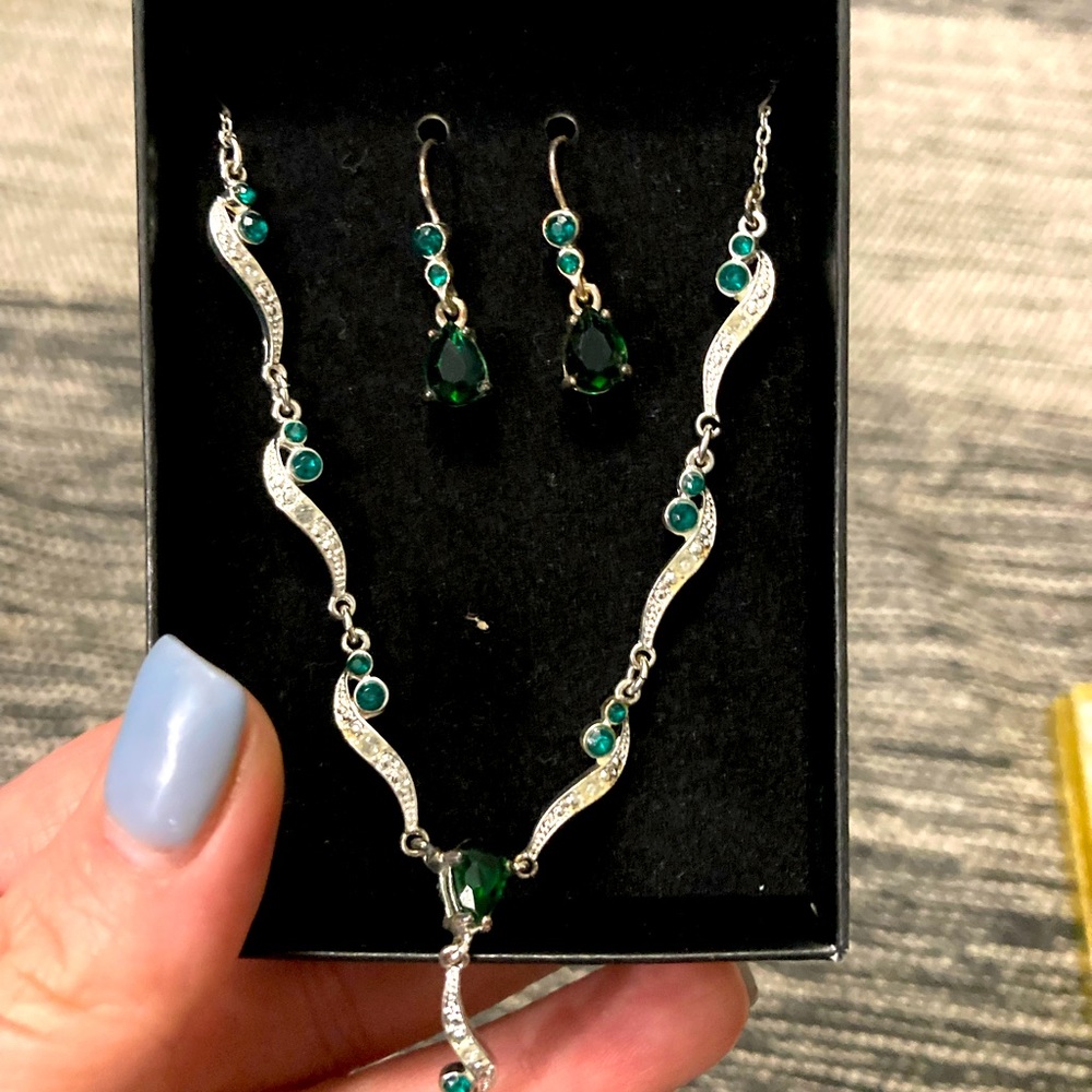 Emerald stone necklace with matching earrings